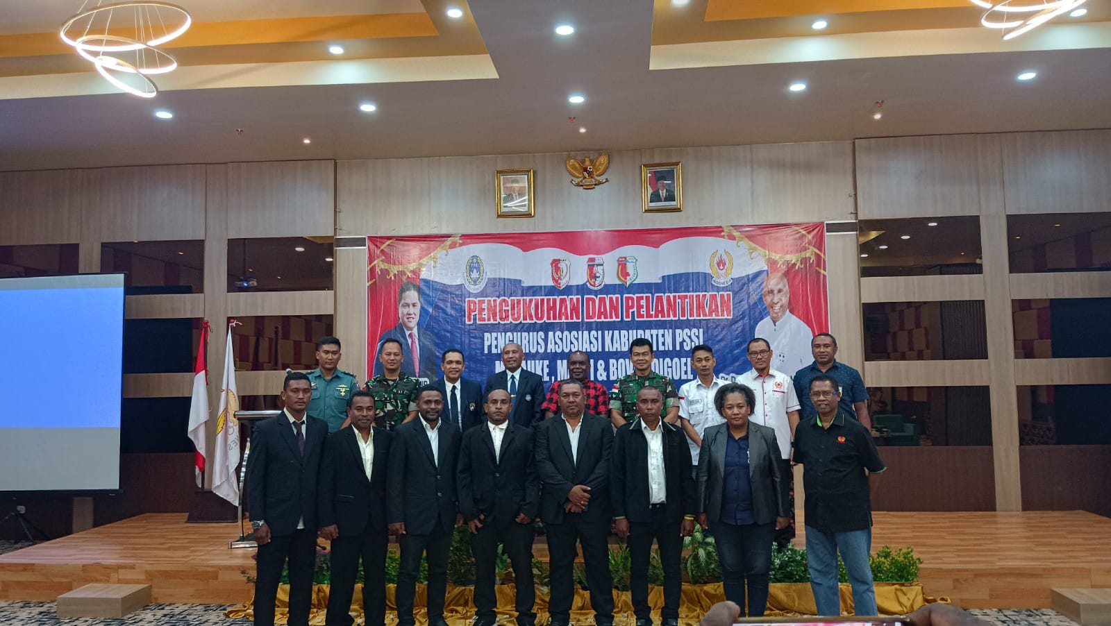 Ketum Asprov PSSI Papua Kukuhkan Tiga Askab PPS
