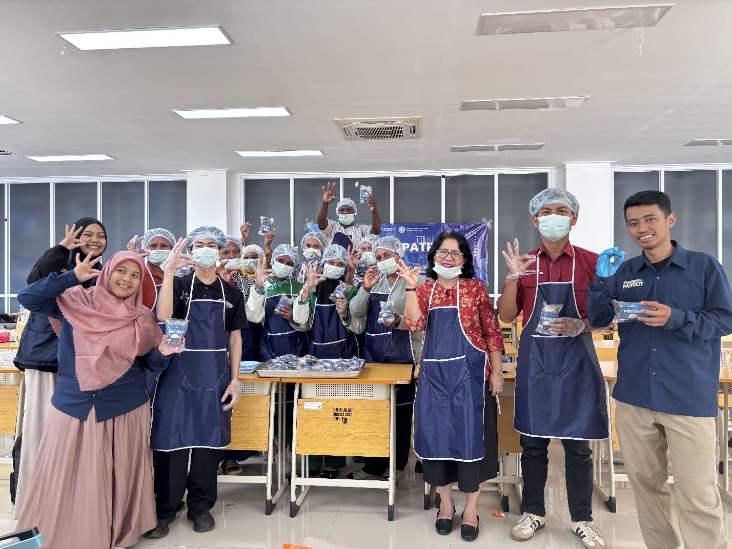 Dorong Diversifikasi Pangan Lokal, TEP IPB Latih Warga Tambat Produksi Mi Sagu