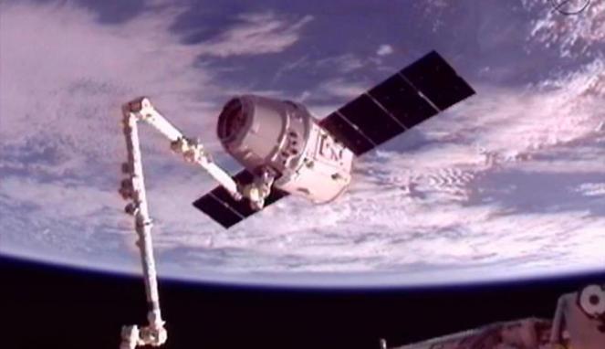 Kembali ke Bumi, Dragon Bawa Muatan Aneh: Darah Astronot