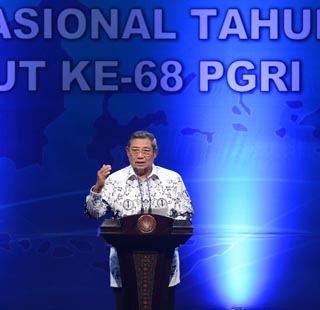 SBY: Boleh Nanti Setelah Pensiun Saya Memakai Seragam PGRI?