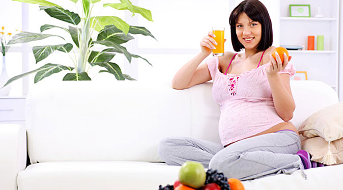 Banyak Makan Buah Bisa Hindari Komplikasi Saat Hamil