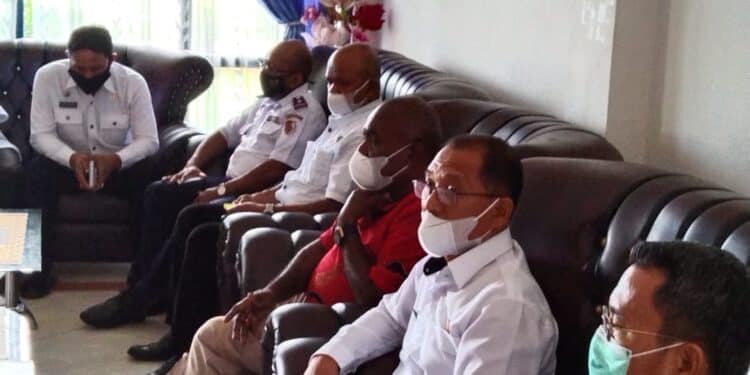 600 Tenaga HONDA yang di perjuangkan ke SETDA Propinsi Papua untuk Pemberkasan Formasi CPNS, Kini Ada Jatah Penambahan 300 lagi Untuk Diakomodir. 