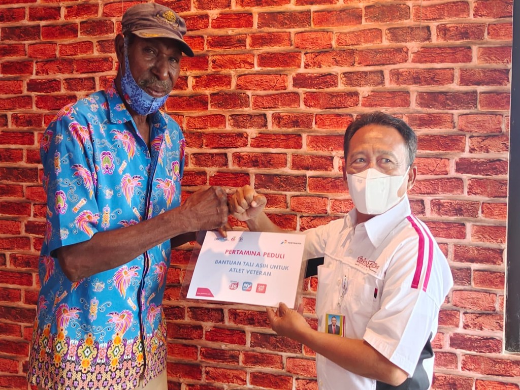 Tujuh Mantan Atlit Berprestasi Merauke Terima Bantuan CSR Dari Pertamina