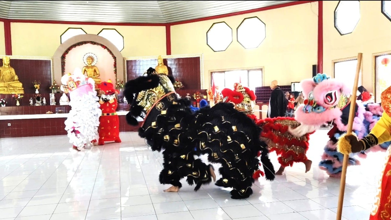 Atraksi Barongsai Warnai Imlek 2025 di Vihara Arya Dharma Jaya