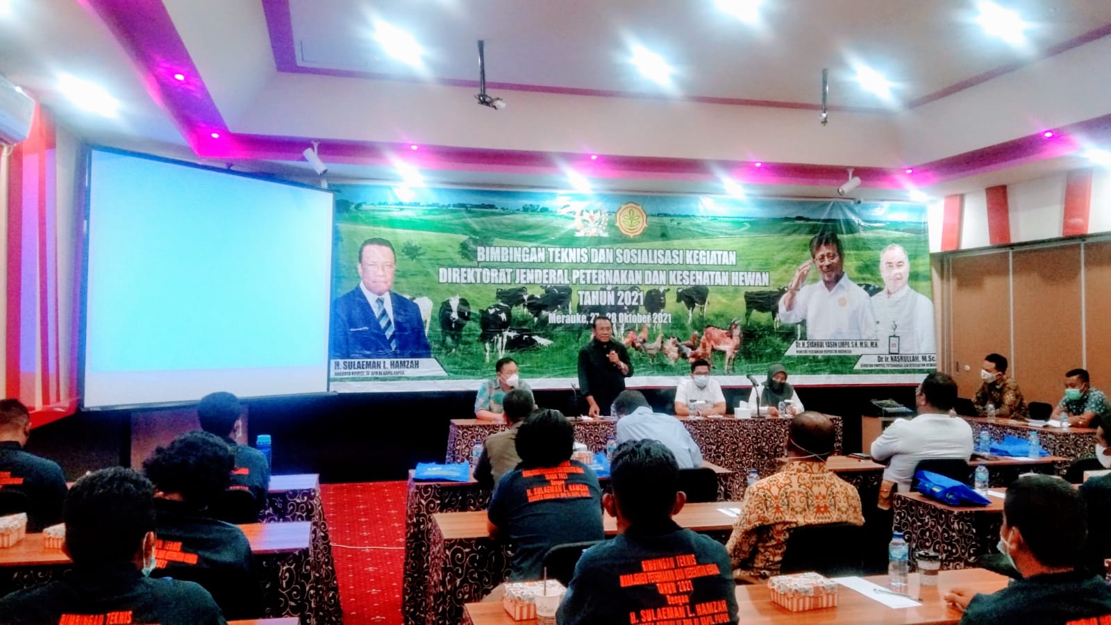 Selain Bimtek, Sulaeman Hamzah Bagikan Bibit Hewan Ternak Bagi Peternak di Merauke