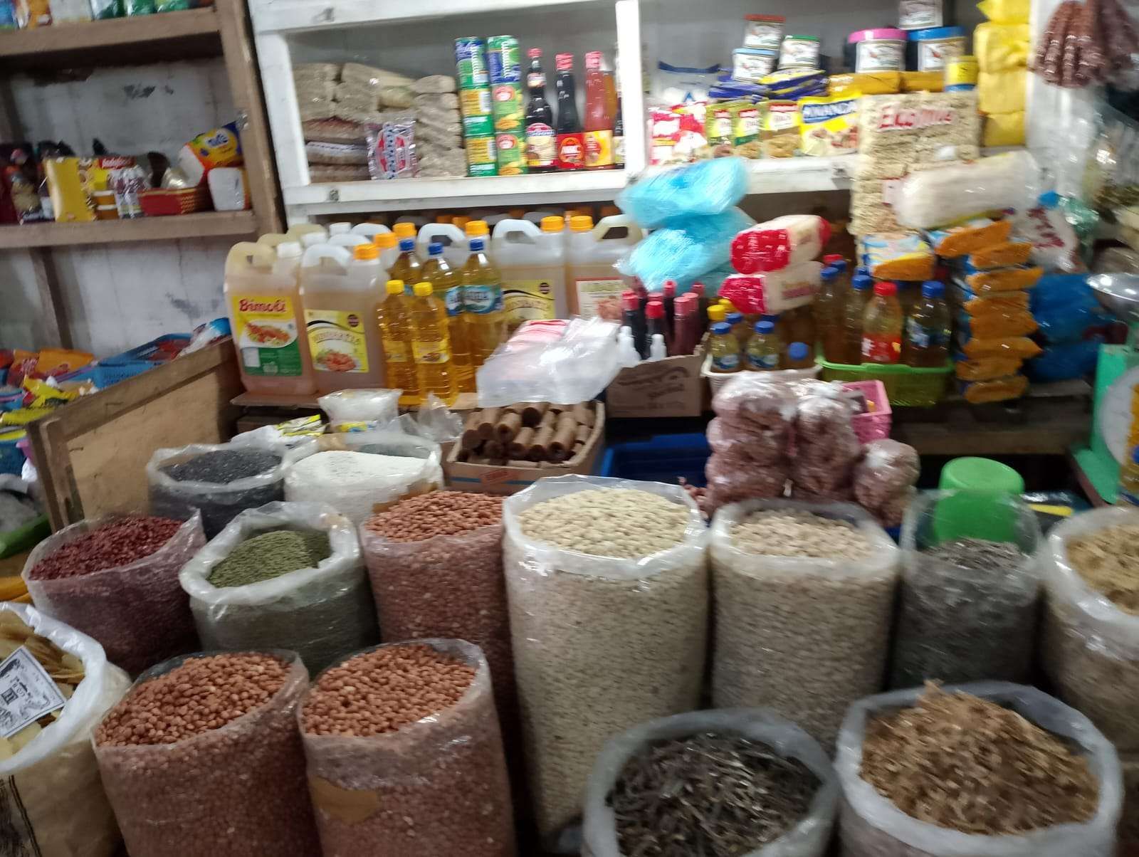 Harga Bapok Hasil Industri di Pasar Wamanggu Stabil