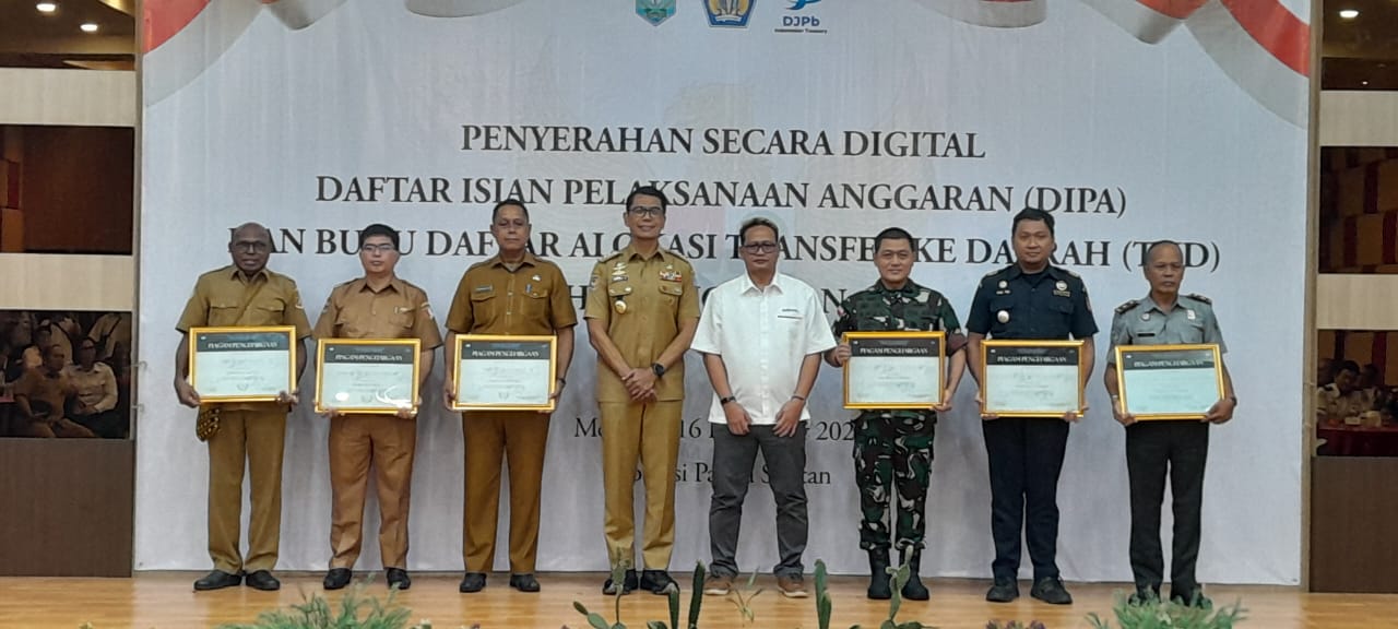 Pj. Gubernur Papua Selatan Serahkan DIPA 2025 dan Daftar Alokasi TKD TA 2025