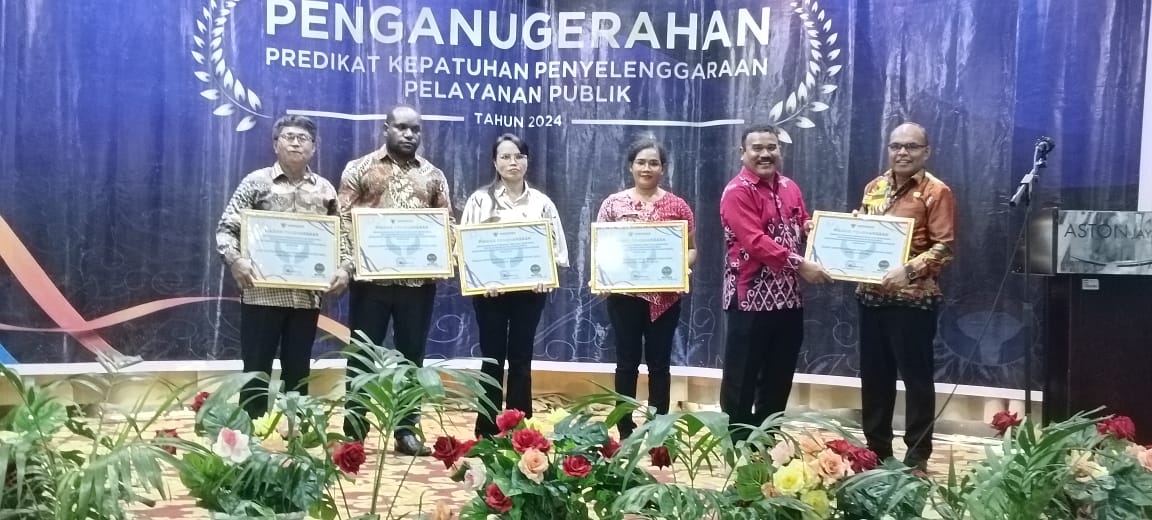 Disdukcapil Merauke Terima Penganugerahan Predikat Kepatuhan Penyelenggaraan Pelayanan Publik 2024