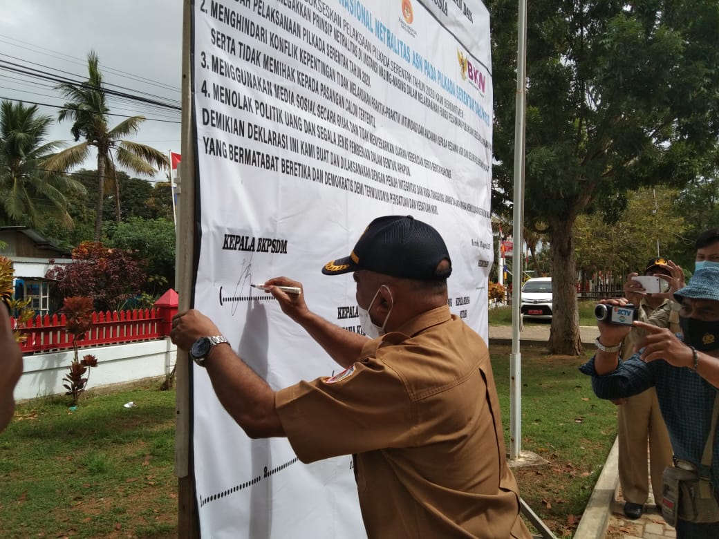 Yakobus Duwiri Pimpin Deklarasi Netralitas ASN Pilkada 2020 di Merauke