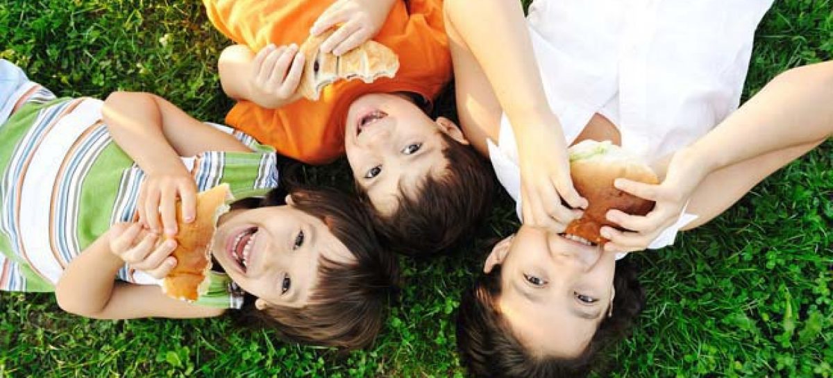 6 Cara Menghentikan Pertengkaran Kakak & Adik Di Rumah