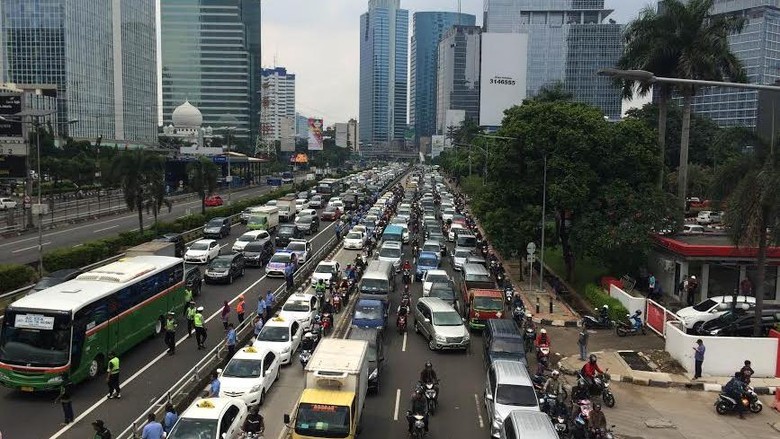 Menebak Jalan Keluar Pemerintah Atasi Persoalan Angkutan Umum Online