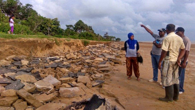 Jalan Penghubung Rusak, Pendapatan Warga Anjlok