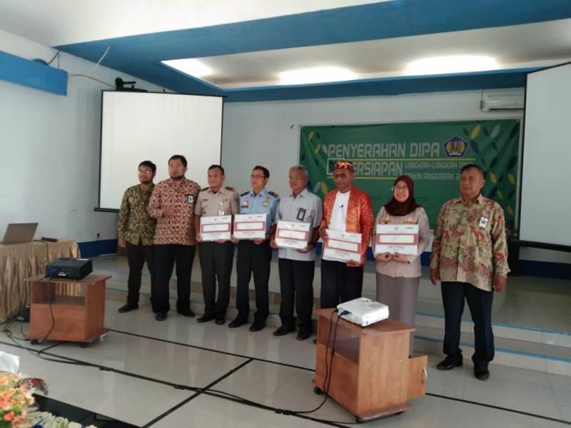 KPPN Merauke Serahkan 94 DIPA Petikan Satker Tahun 2020