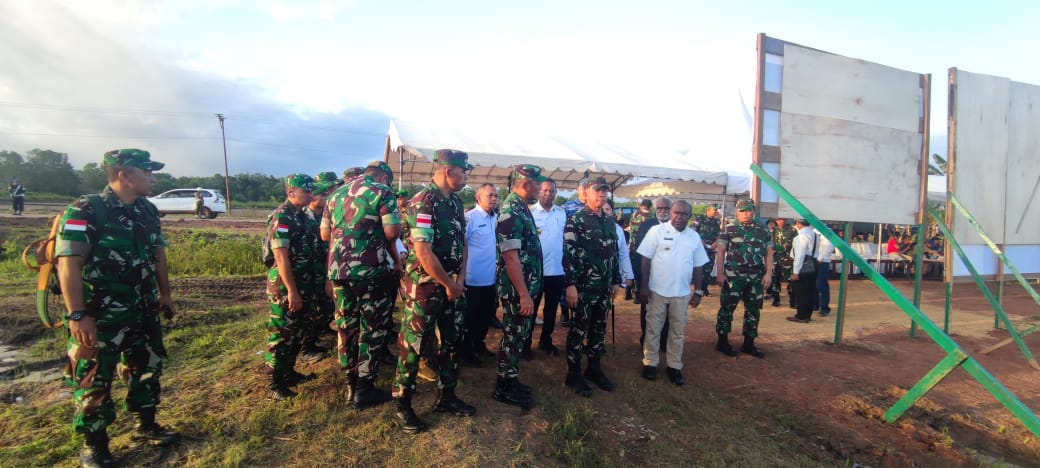 Tiba di Bandara Mopah Merauke, Panglima TNI Agus Subiyanto Langsung Tinjau Lahan PertanianÃ‚Â 