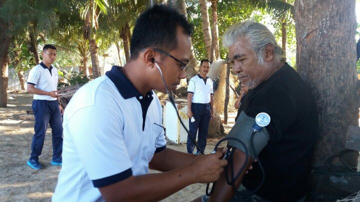 Pembinaan Masyarakat Pesisir Melalui Pemeriksaan Kesehatan