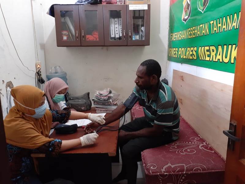 Masa Pandemi Covid-19, Urdokkes Polres Merauke Periksa Kesehatan Para Tahanan