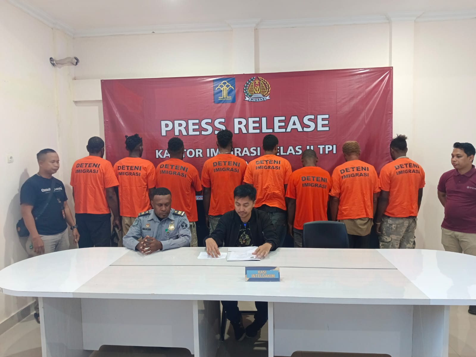 Imigrasi Merauke Deportasi Delapan Warga Negara Asal