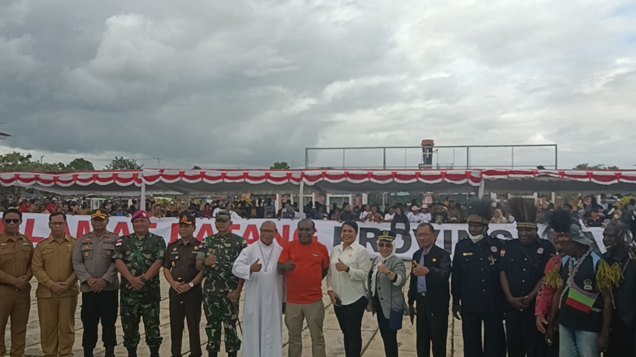 Tiba di Bandara Mopah, Bupati Merauke Disambut Meriah