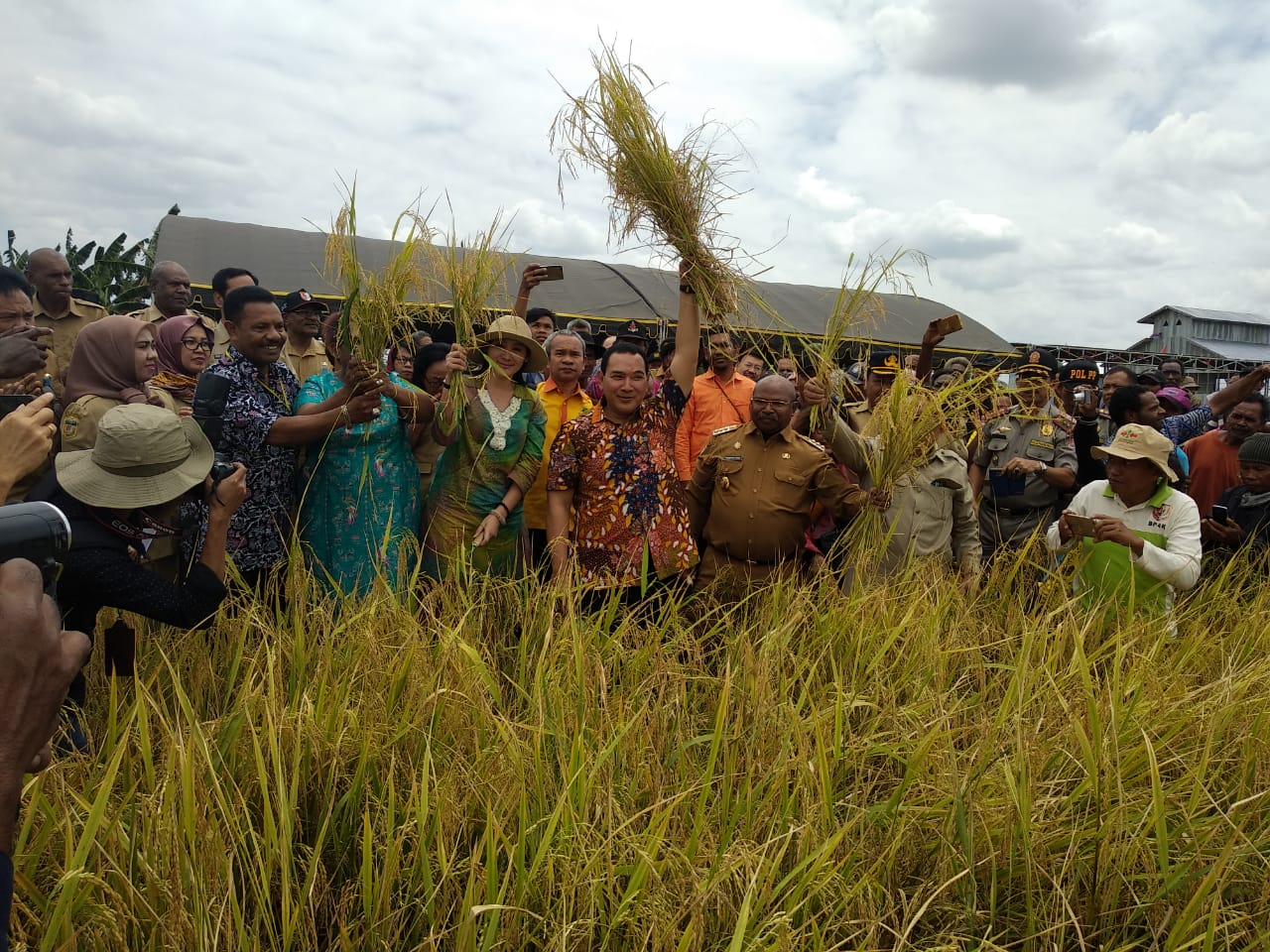 Tommy Soeharto Ikut Panen Raya di Merauke