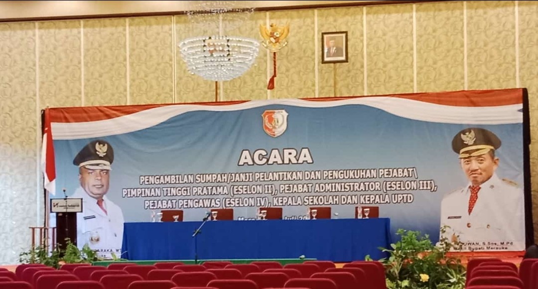 Romanus Mbaraka Melantik Pejabat Eselon II, III, IV dan Pejabat UPTD di Lingkungan Pemkab Merauke