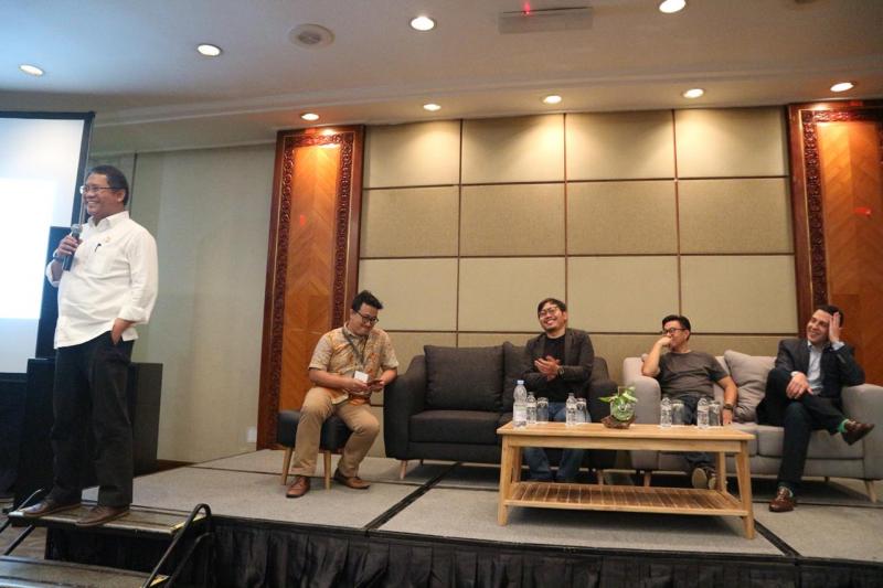 Manfaatkan Kemajuan Internet Untuk Bentuk Pola Pikir Kritis