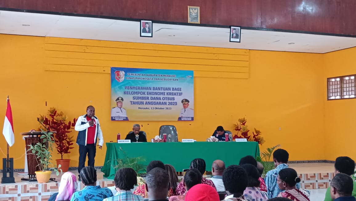 Belasan Kelompok Pelaku Ekonomi Kreatif Terima Bantuan Peralatan Pendukung
