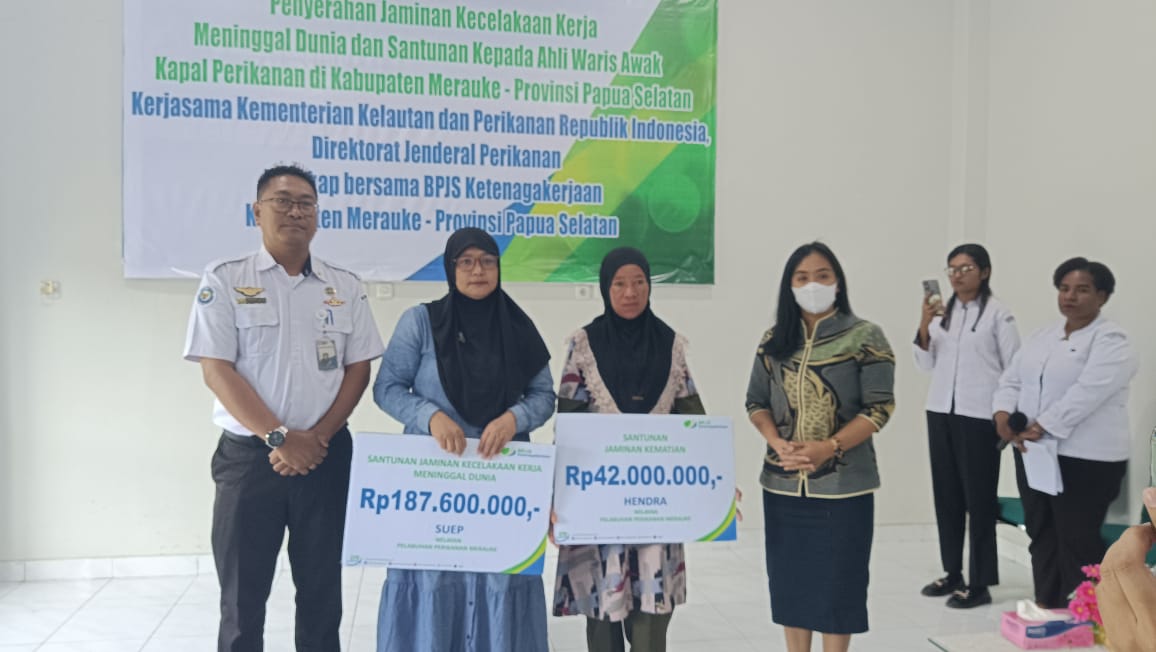 BPJS Ketenagakerjaan Merauke Serahkan Santunan Kematian Kepada Ahli Waris Nelayan