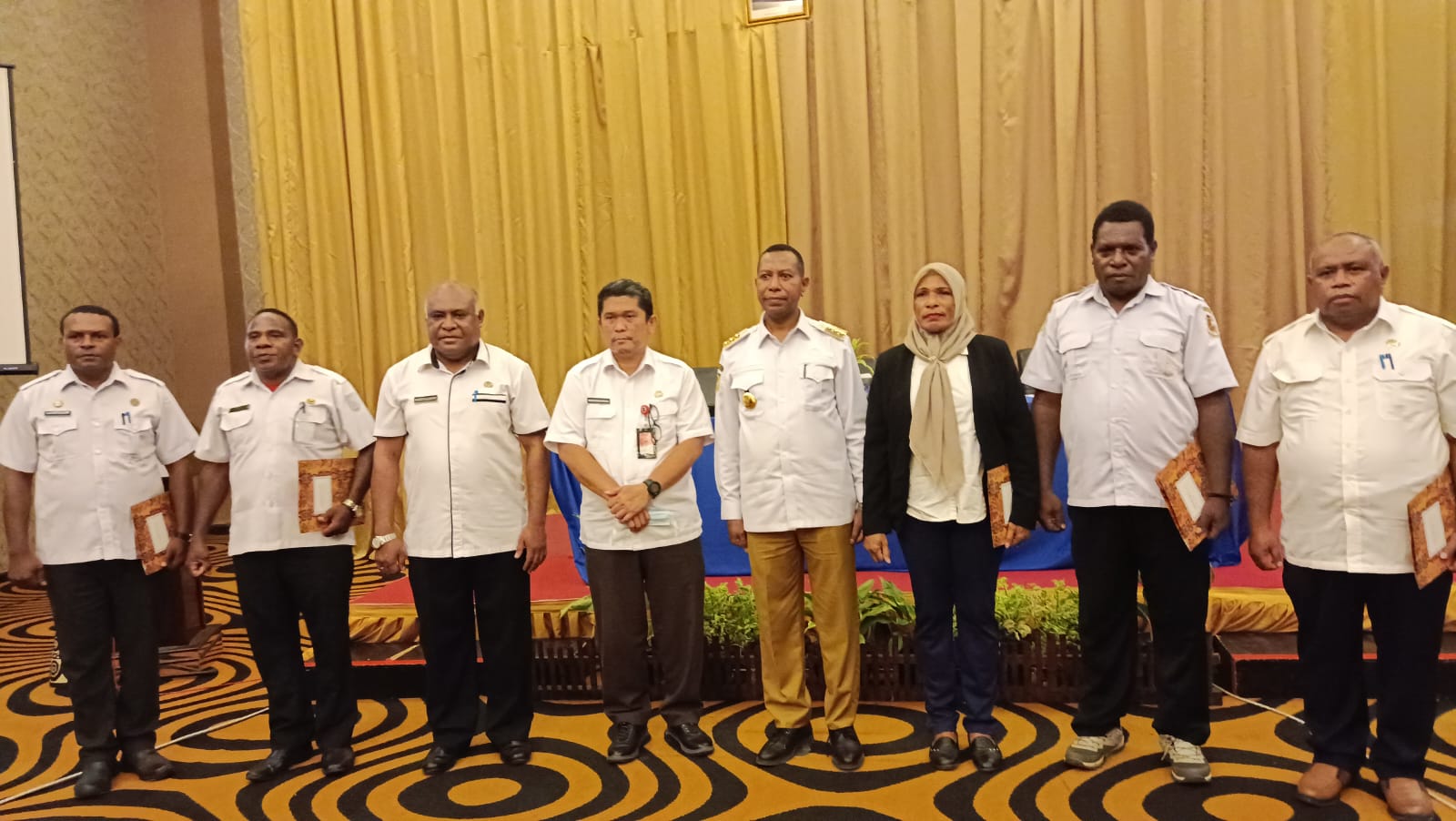 PJ Gubernur PPS Serahkan SK kepada Plt. Pejabat Eselon II, III, dan IV