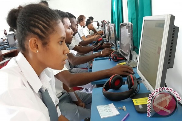 Pelaksanaan UN SMA/SMK/MA di Papua berlangsung lancar