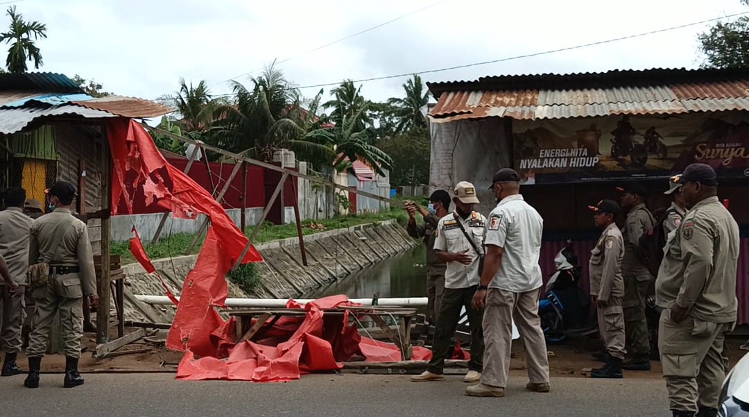 Tiga Lapak PKL Jalan Parako Dibongkar Satpol-PP Merauke