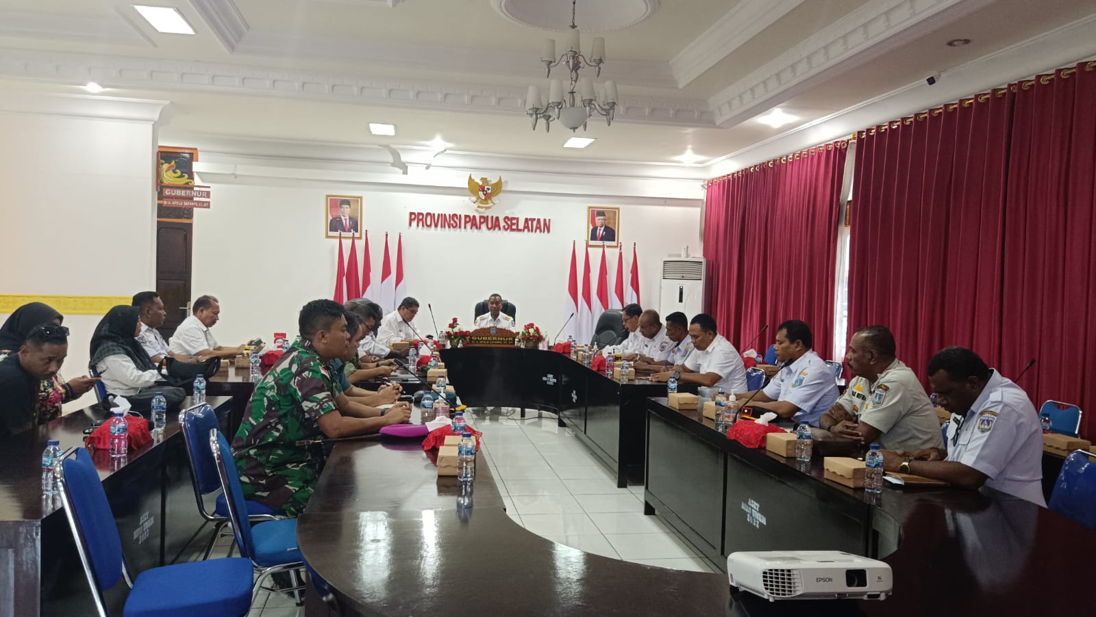 Curah Hujan Tinggi, Warga Kejebak Genangan Air di Jalan Poros Merauke-Boven