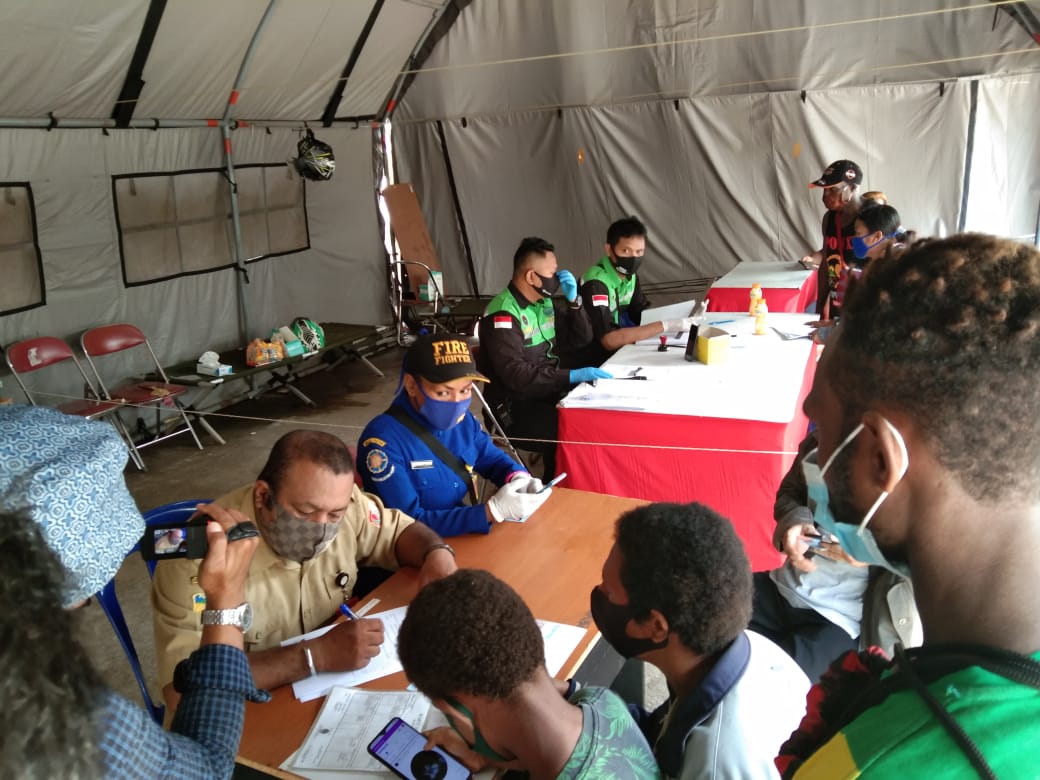 Puluhan Petugas Posko Terpadu Pemda Merauke Ikuti Pemeriksaan Covid-19