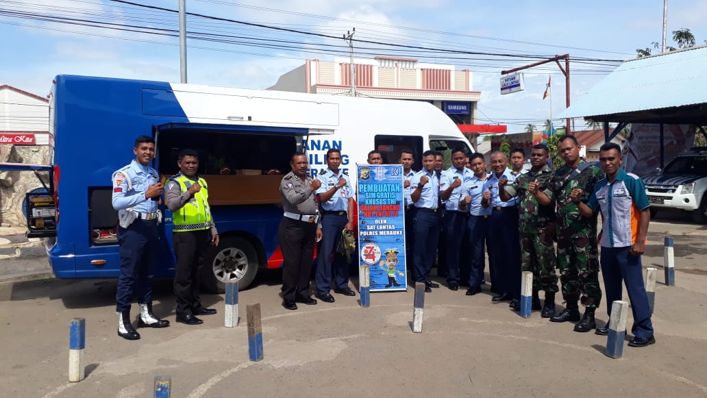 Hadiah HUT TNI Ke-74, Polantas Merauke Berikan Layanan SIM Gratis 