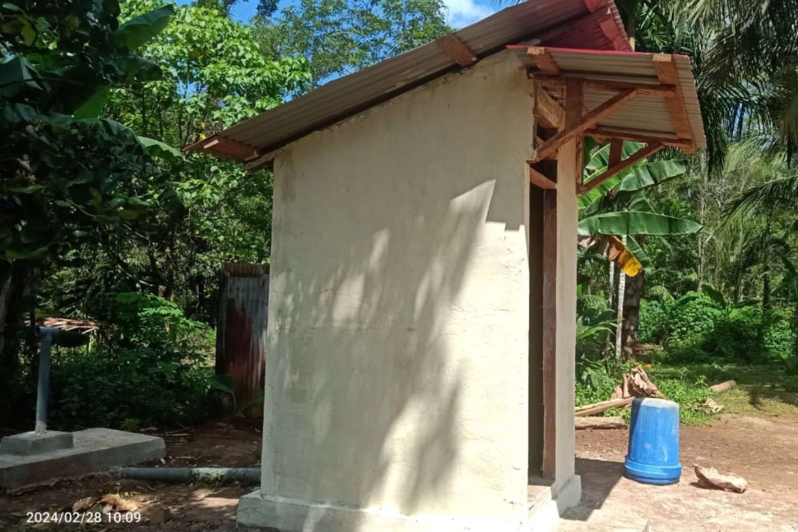 Satu Per Satu Kamar Mandi dan WC Mulai Nampak di Kampung Po Epe