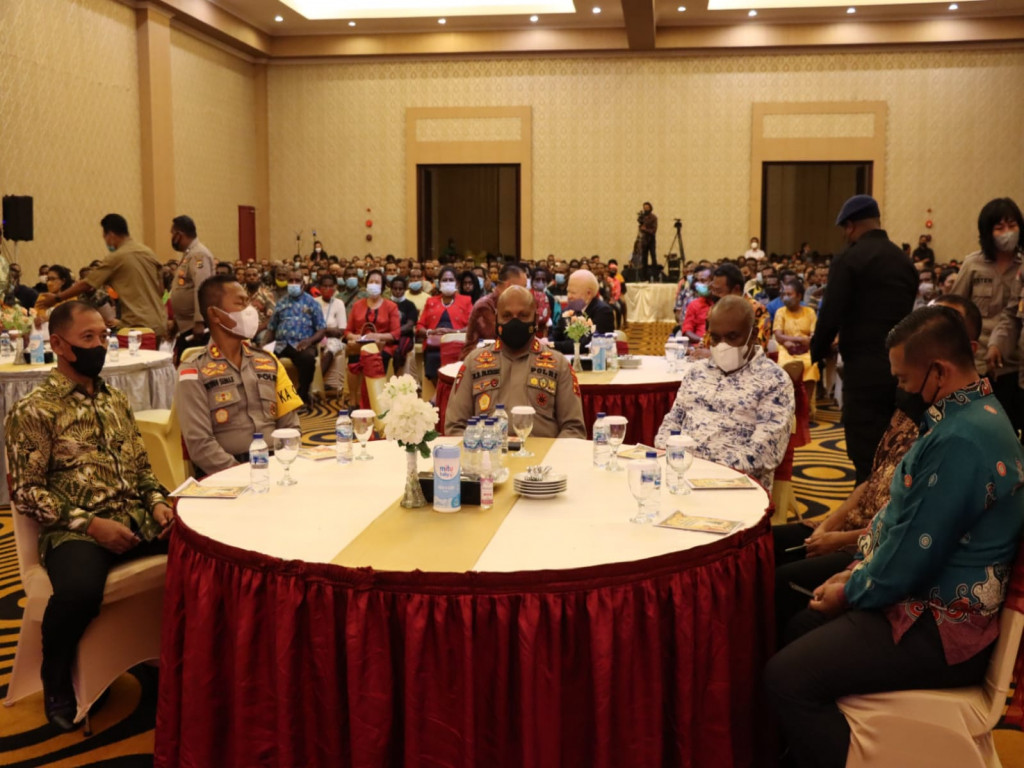 Kapolda Papua Menghadiri Natal Bersama di Merauke