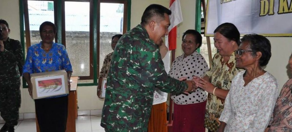 TNI Ã¢â‚¬â€œ Polri di Merauke Berbagi Kasih dengan Anak Panti dan Purnawirawan