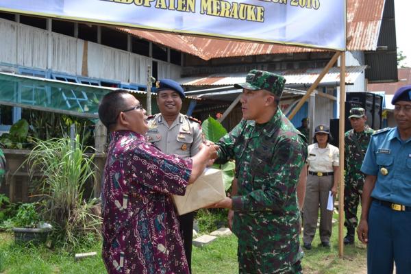 Rayakan HUT TNI Ke-71, Jajaran TNI-Polri Berbagi Kasih