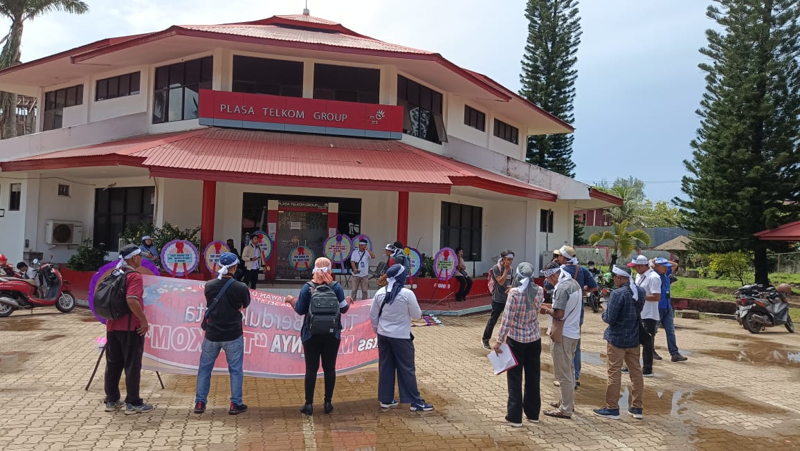 Wartawan Daerah Papua Selatan Lakukan Aksi Demo Damai di Kantor Telkom Merauke