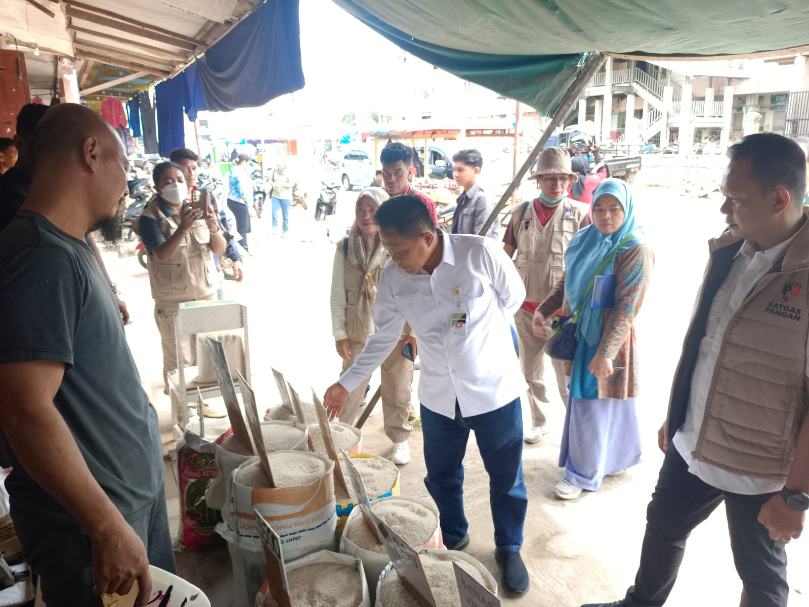 Tim Satgas Pengendalian Harga Pangan Pantau Harga Beras di Merauke
