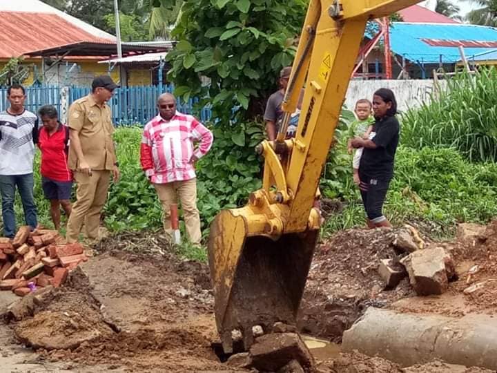 Bupati Meninjau Langsung Pekerjaan Pembongkaran Gorong-gorong