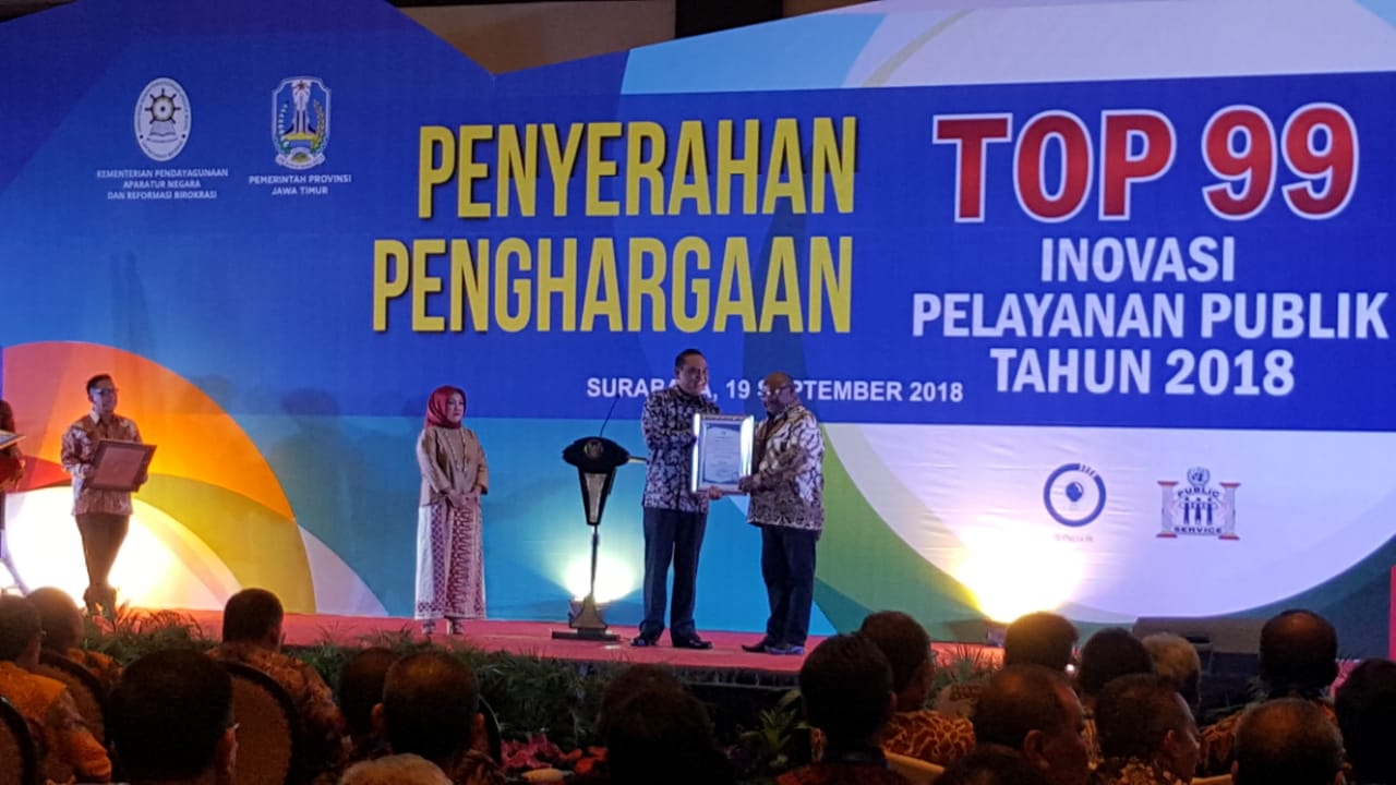 Bupati Merauke Menerima Penghargaan TOP 99 Inovasi Pelayanan Publik 2018