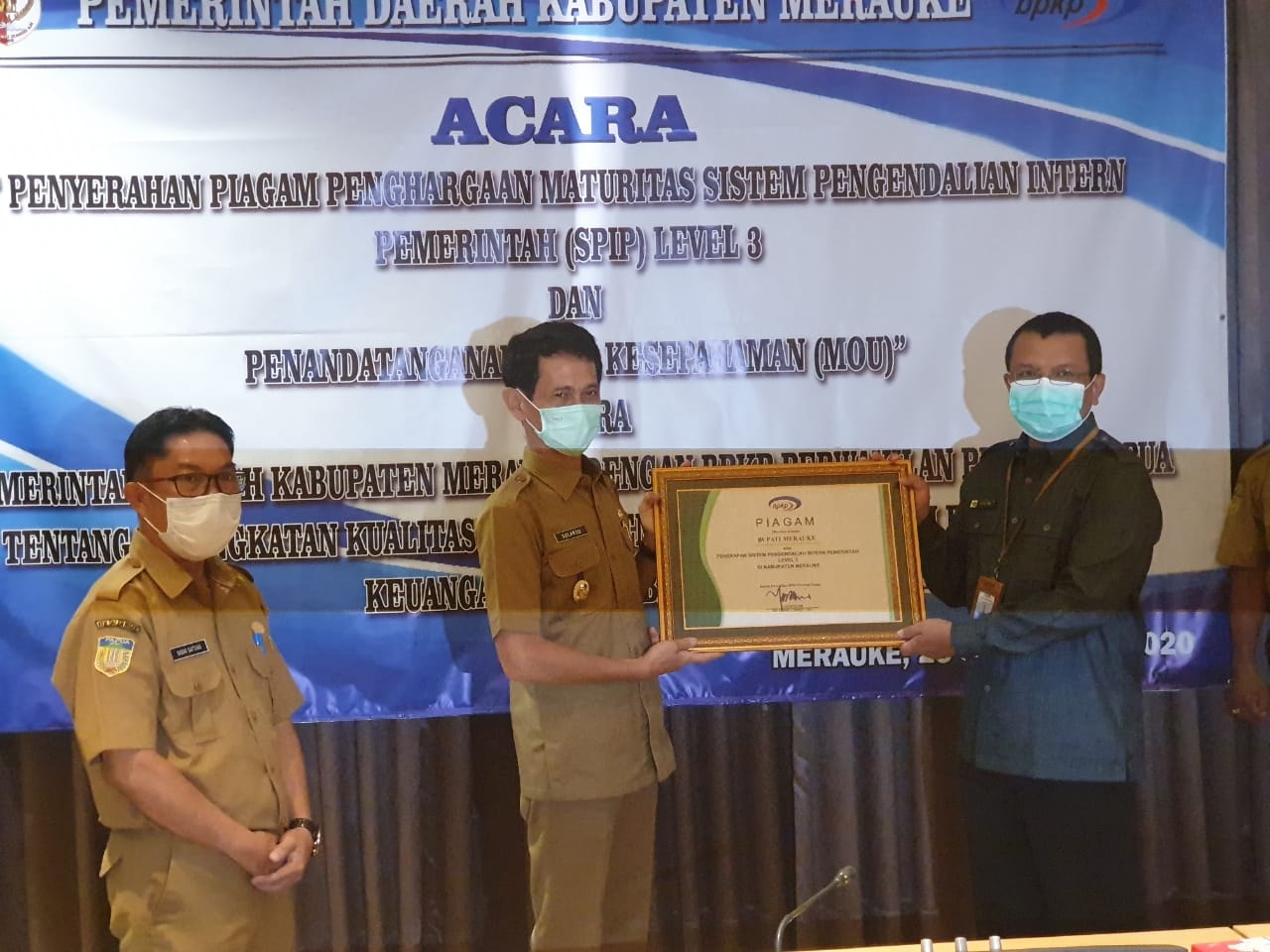 Bupati Merauke Menerima Piagam BPKP atas Pencapaian Maturitas SPIP Level 3 di Kabupaten Merauke