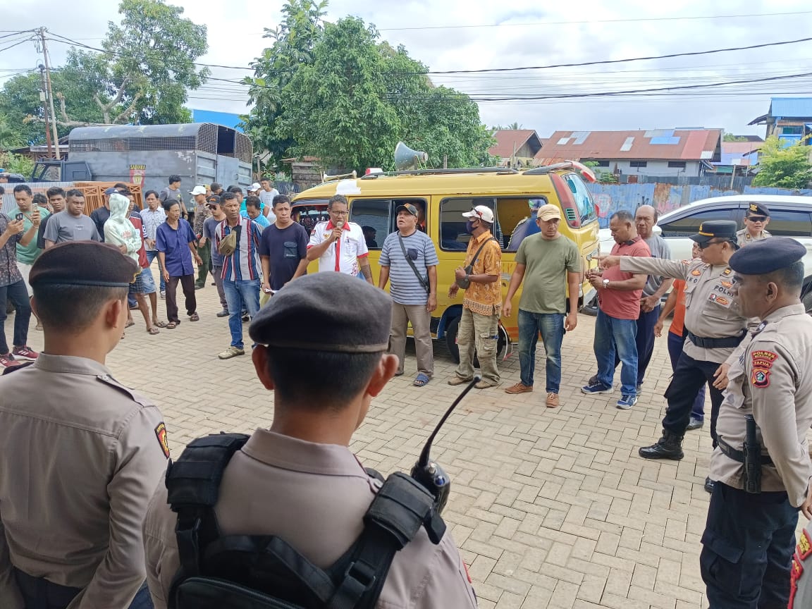 Asosiasi Sopir Angkot Tolak Kehadiran Maxim di Merauke