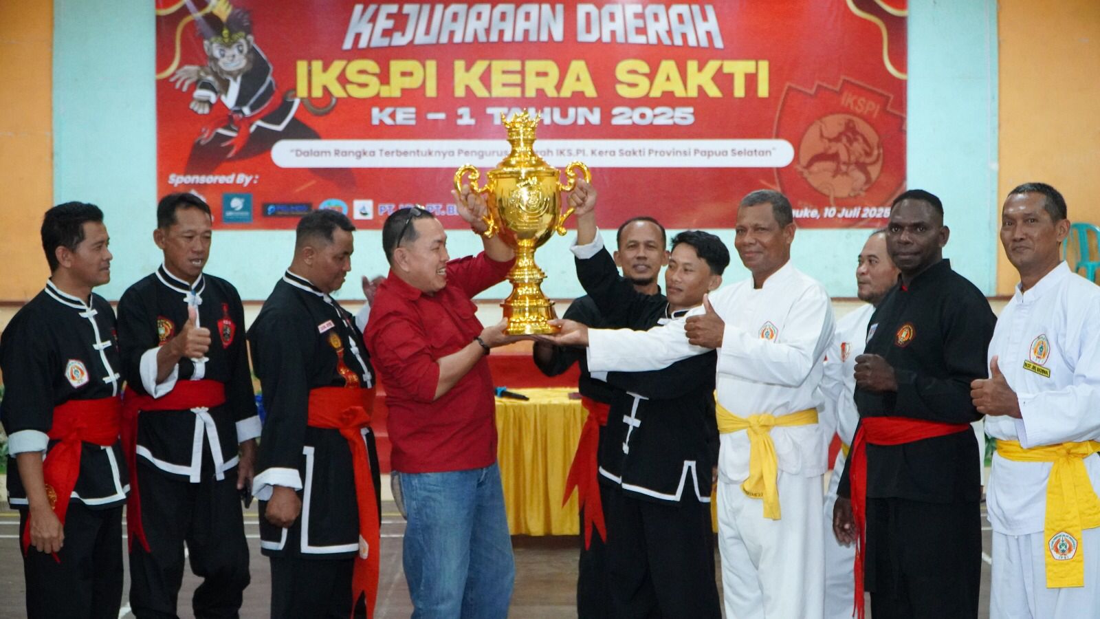 Kontingen Pesilat Cabang Merauke Sabet 16 Medali Emas dan Maskot Piala Bergilir