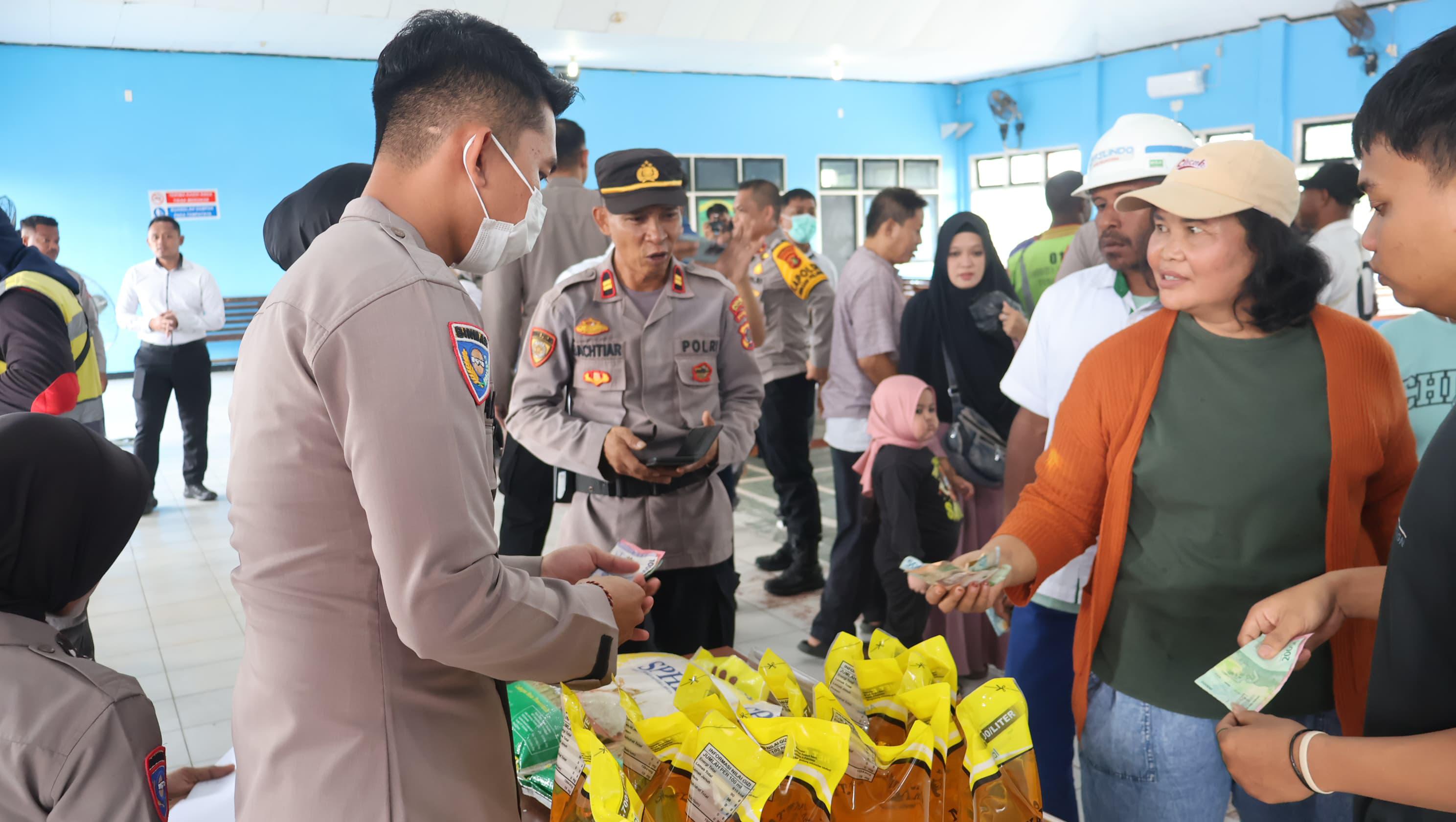 Polres Merauke Adakan Gerakan Pangan Murah Jelang HUT - RI