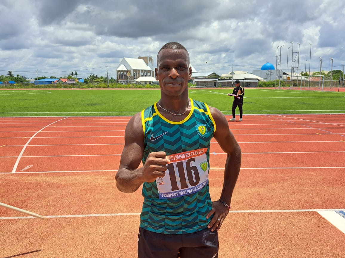 Yoppy Epmbai Sabet Emas di Lomba Lari 400 Meter 
