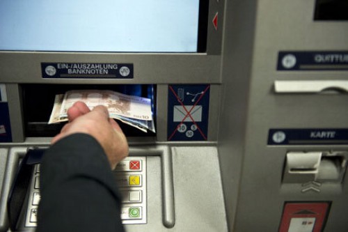 Ketika ATM Jadi 'Dispenser Uang' Hacker