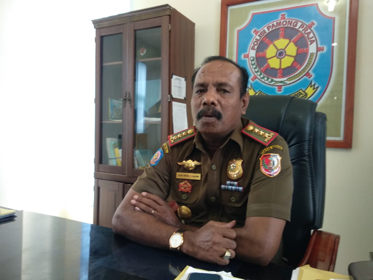 Satpol-PP Merauke Tertibkan Baliho Tak Berijin