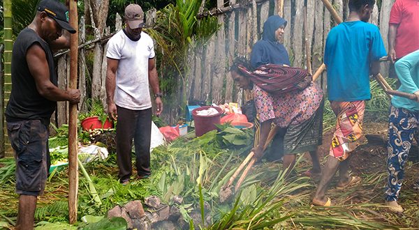 Muslim Papua di Kota Jayapura Sambut Ramadan dengan Bakar Batu
