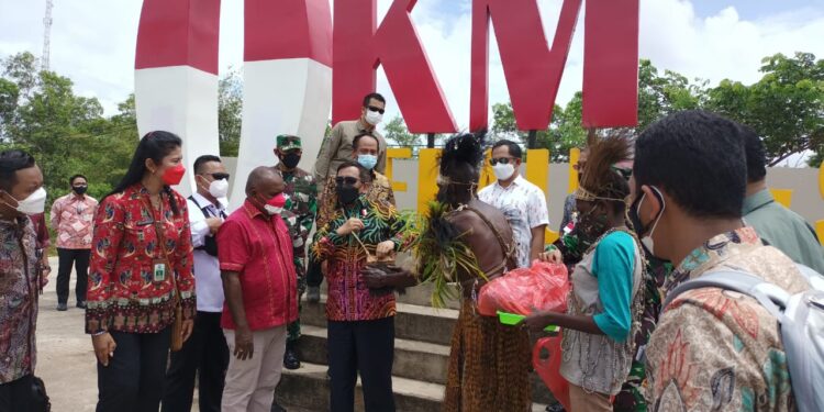 Romanus Mbaraka : Perlu Kebijakan Pemerintah Pusat Agar Beras Merauke Dipasarkan ke Negara PNG